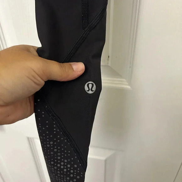 Lululemon Tight Stuff Reflective Capri Leggings sz 4 - Picture 6 of 7